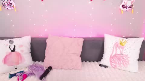 Snapshot of evarey_ chatting on 07-15-26, 04:51 Adelina online show from 07-15-26, 04:51