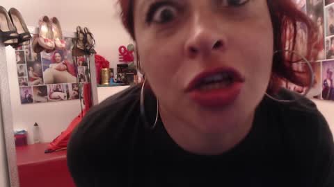 Eva Twiss online show from 01-26-25, 05:44