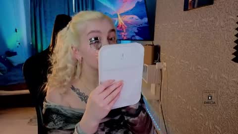 Snapshot of evavibe chatting on 05-15-26, 11:17 evavibe online show from 05-15-26, 11:17