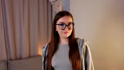 Snapshot of evawyliam chatting on 04-10-26, 02:44 im EVA im new here dont be rude online show from 04-10-26, 02:44