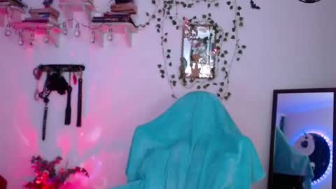 Eve Blue  friends. IG eve blue77 TW EveBlue 1 OF eveblue7 online show from 11-05-25, 02:33