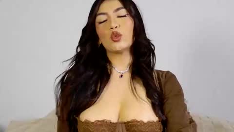 Snapshot of eveelyn_20 chatting on 04-26-26, 03:04 Kissed by an angel IG evee lyn20 online show from 04-26-26, 03:04