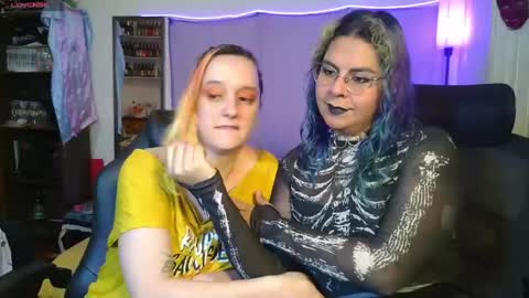 Snapshot of evelan123 chatting on 04-20-26, 07:37 Chulal online show from 04-20-26, 07:37