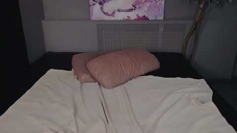 Snapshot of evelibston chatting on 12-17-24, 03:39 EveLibston online show from 12-17-24, 03:39