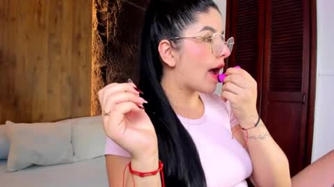 Snapshot of evelin_lopezz chatting on 09-09-25, 02:22 E V E L I N online show from 09-09-25, 02:22