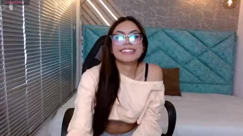 Snapshot of eveline_figeroa chatting on 03-08-25, 10:45 Eveline online show from 03-08-25, 10:45