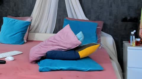 evellynereys online show from 01-09-25, 07:52