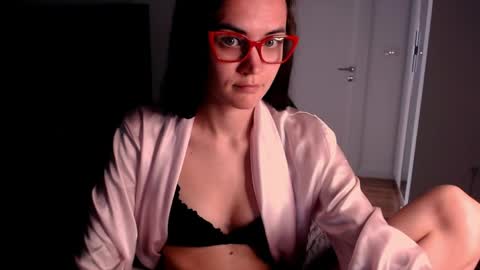 Snapshot of evelyn_gg chatting on 05-19-26, 11:27 Evelyn online show from 05-19-26, 11:27