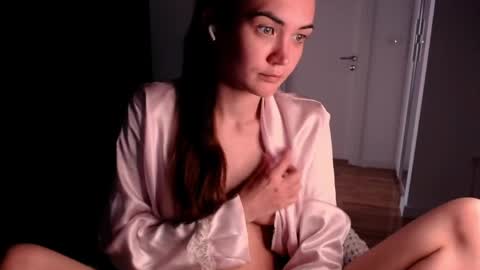 Snapshot of evelyn_gg chatting on 06-03-26, 09:45 Evelyn online show from 06-03-26, 09:45