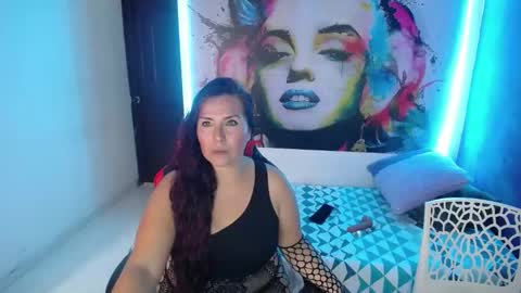 Snapshot of evelyn_mature19 chatting on 01-11-25, 07:27 Juliana online show from 01-11-25, 07:27