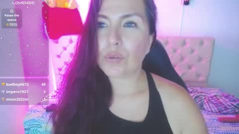 Snapshot of evelyn_mature19 chatting on 01-26-25, 01:31 Juliana online show from 01-26-25, 01:31