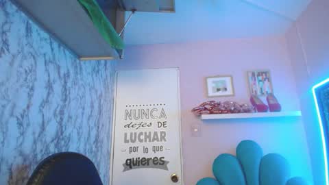 Snapshot of evelyn_mature19 chatting on 03-02-25, 01:15 Juliana online show from 03-02-25, 01:15