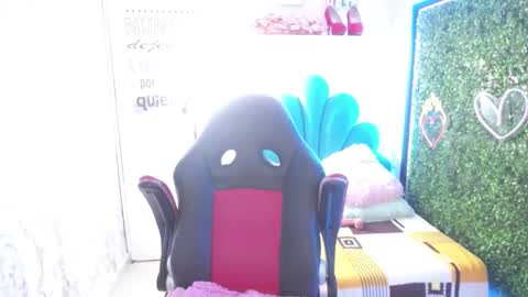 Snapshot of evelyn_mature19 chatting on 03-07-25, 10:32 Juliana online show from 03-07-25, 10:32