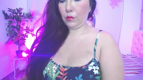 Snapshot of evelyn_mature19 chatting on 09-14-25, 07:02 Juliana online show from 09-14-25, 07:02