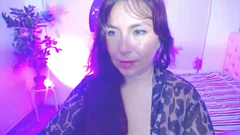 Snapshot of evelyn_mature19 chatting on 09-15-25, 06:30 Juliana online show from 09-15-25, 06:30