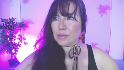 Snapshot of evelyn_mature19 chatting on 09-25-25, 06:22 Juliana online show from 09-25-25, 06:22