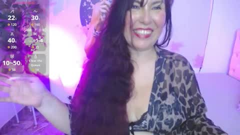 Snapshot of evelyn_mature19 chatting on 10-10-25, 07:13 Juliana online show from 10-10-25, 07:13