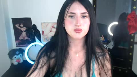 Snapshot of evelyn_sheeran chatting on 06-26-26, 03:22 Julieta online show from 06-26-26, 03:22