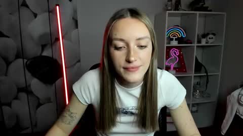 Snapshot of evelynblond chatting on 01-05-26, 05:27 evelynblond online show from 01-05-26, 05:27