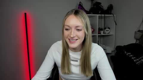 Snapshot of evelynblond chatting on 04-14-26, 03:18 evelynblond online show from 04-14-26, 03:18