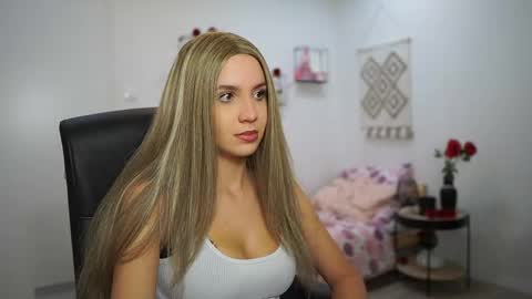 evelyncage_ online show from 10-12-25, 05:34