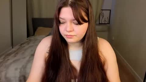 Evelyne Loo online show from 04-13-26, 01:00