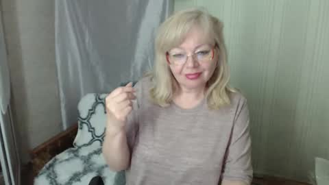 Snapshot of evelynloveshy chatting on 04-28-26, 07:08 BarbaraBlondy online show from 04-28-26, 07:08