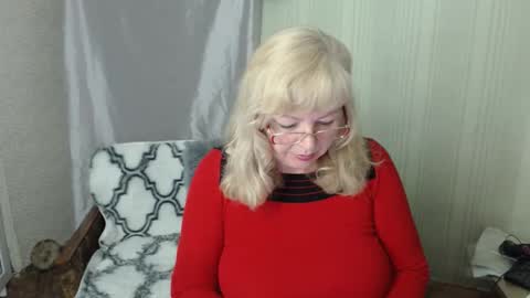 Snapshot of evelynloveshy chatting on 05-04-26, 07:10 BarbaraBlondy online show from 05-04-26, 07:10