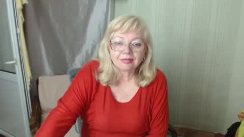 Snapshot of evelynloveshy chatting on 05-16-26, 07:45 BarbaraBlondy online show from 05-16-26, 07:45