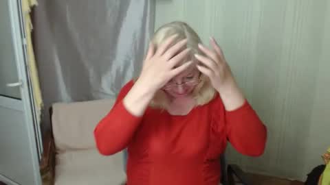 Snapshot of evelynloveshy chatting on 05-16-26, 08:07 BarbaraBlondy online show from 05-16-26, 08:07