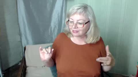Snapshot of evelynloveshy chatting on 05-23-26, 08:13 BarbaraBlondy online show from 05-23-26, 08:13