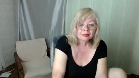 Snapshot of evelynloveshy chatting on 06-06-26, 08:35 BarbaraBlondy online show from 06-06-26, 08:35