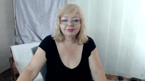 Snapshot of evelynloveshy chatting on 06-12-26, 06:12 BarbaraBlondy online show from 06-12-26, 06:12