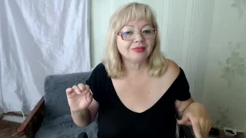 Snapshot of evelynloveshy chatting on 07-10-26, 08:40 BarbaraBlondy online show from 07-10-26, 08:40