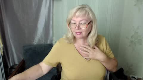 Snapshot of evelynloveshy chatting on 07-22-26, 07:38 BarbaraBlondy online show from 07-22-26, 07:38
