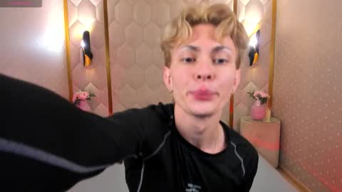 Snapshot of even_vrot chatting on 11-21-25, 07:45 Even online show from 11-21-25, 07:45