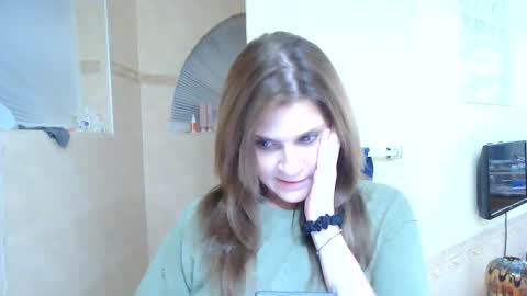 Snapshot of everleighlux chatting on 10-30-25, 01:29 Aly online show from 10-30-25, 01:29