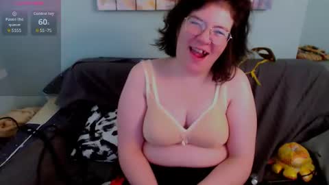 Snapshot of everly_rays chatting on 06-22-26, 12:13 Everly online show from 06-22-26, 12:13