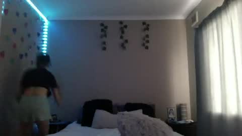 Amelia online show from 03-03-25, 11:33