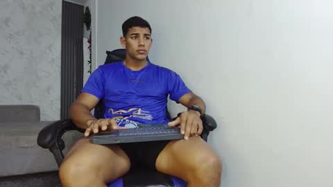 Snapshot of evessinn chatting on 11-16-25, 06:46 luis online show from 11-16-25, 06:46