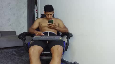 Snapshot of evessinn chatting on 11-24-25, 07:57 luis online show from 11-24-25, 07:57