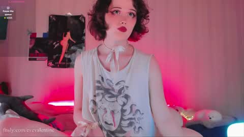 Snapshot of evevalentine_ chatting on 05-31-26, 07:04 Eva online show from 05-31-26, 07:04
