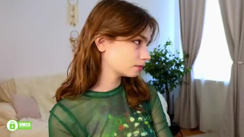 Snapshot of evi_brook chatting on 05-06-26, 12:21 evi_brook online show from 05-06-26, 12:21