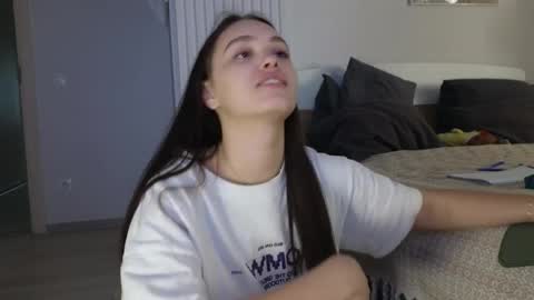 evi_woow online show from 04-10-26, 11:31