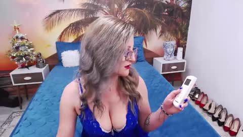 Snapshot of eviajoness chatting on 12-16-24, 08:48 Evia online show from 12-16-24, 08:48