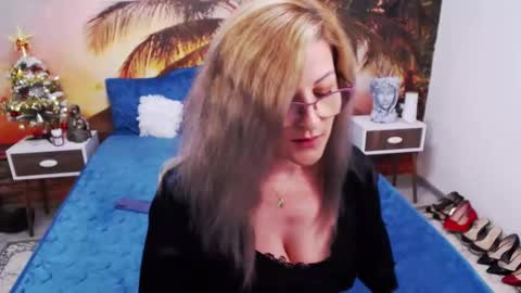 Snapshot of eviajoness chatting on 01-07-25, 11:03 Evia online show from 01-07-25, 11:03