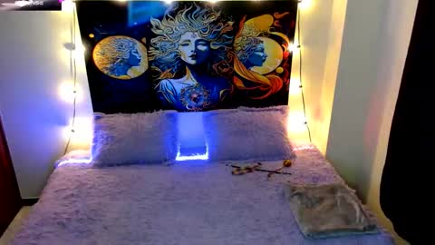 Snapshot of evie99_ chatting on 10-17-25, 03:36 Evie99  online show from 10-17-25, 03:36