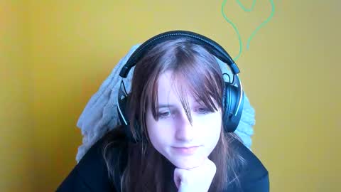 Evie online show from 11-12-25, 06:19