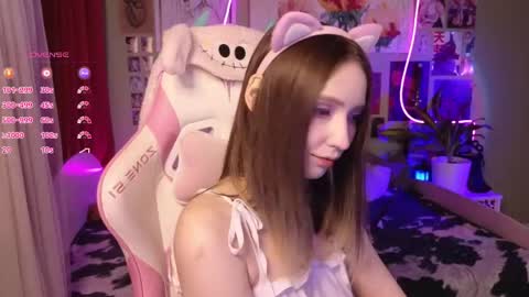 Snapshot of evie_rosen chatting on 04-22-26, 08:43 Evie online show from 04-22-26, 08:43