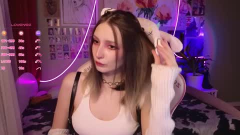 Snapshot of evie_rosen chatting on 04-23-26, 08:22 Evie online show from 04-23-26, 08:22